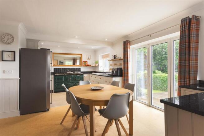 4 bed Detached for sale Image 11