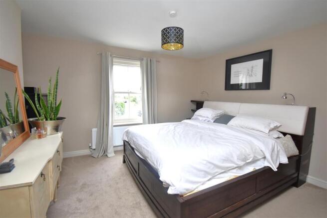 4 bed Detached to rent Image 9