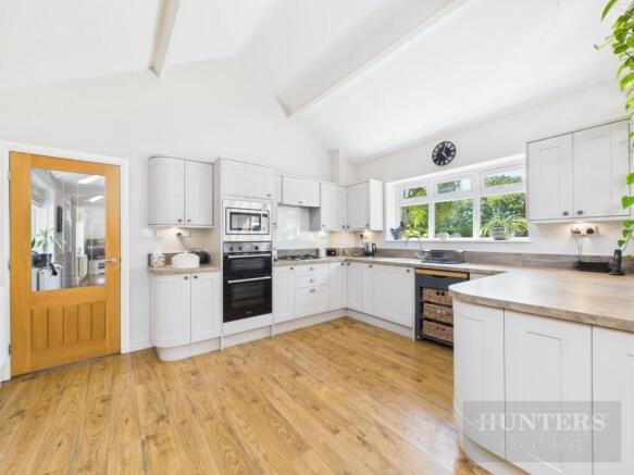 5 bed Detached for sale Image 4
