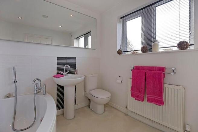 4 bed Detached for sale Image 10