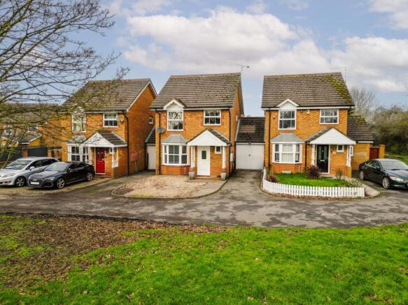 3-bed detached on Pope Way, Aylesbury, HP21, £465,000