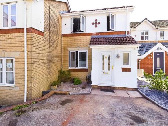 Entrance & Front Garden