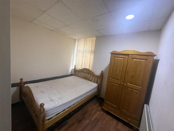 2 bed Apartment to rent Image 4