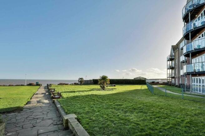 2 bed Apartment for sale Image 6