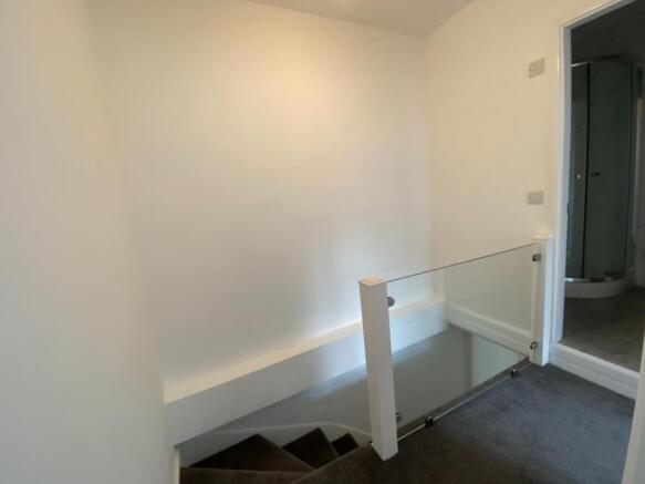 2 bed End of Terrace to rent Image 8