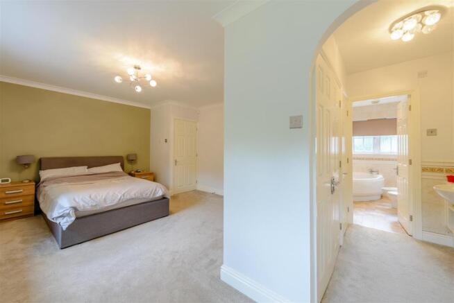 8420931-interior18.jpg