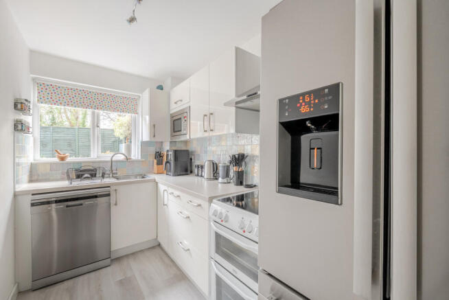 1404518-16-697a17...