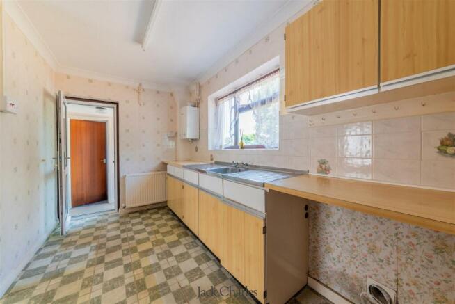 3. 29 Crundwell- Kitchen _.jpg