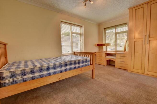 Bed 1.jpg