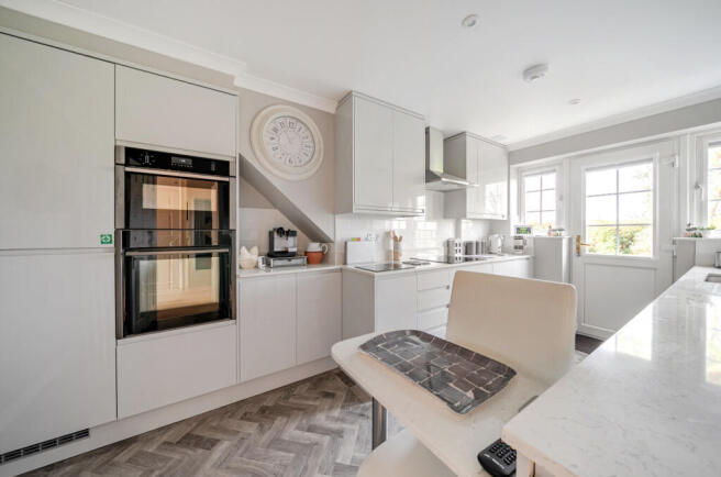 1407439-16-699456...