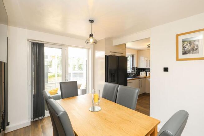 4 bed Detached for sale Image 8