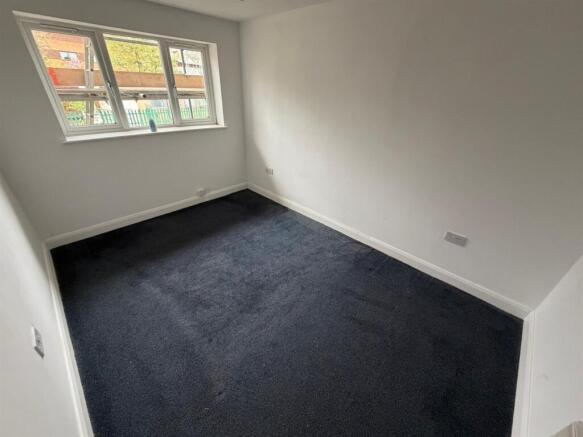 2 bed Flat for sale Image 4