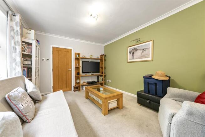 5 bed Semi-Detached for sale Image 9