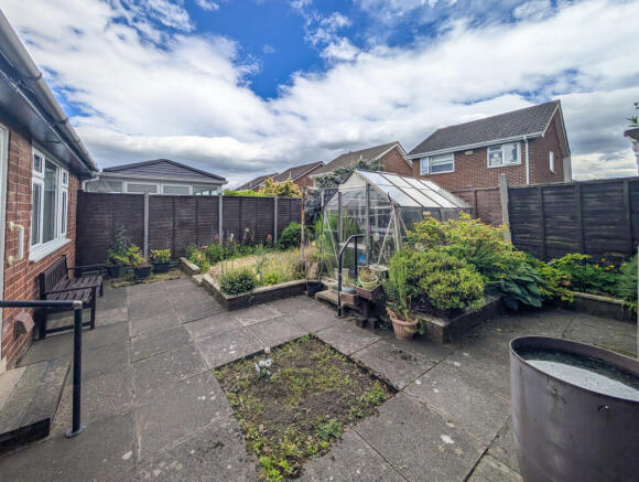 2 bed Semi-Detached Bungalow for sale Image 8