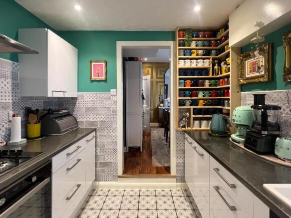 2 bed Terraced for sale Image 8