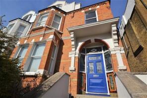 Flat 3, 94, Woodside, London SW19 7BA