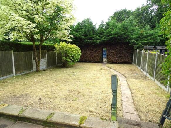 GOOD SIZE UNOVERLOOKED REAR GARDEN