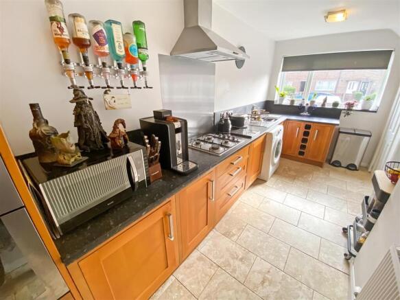 Kitchen (2).jpg