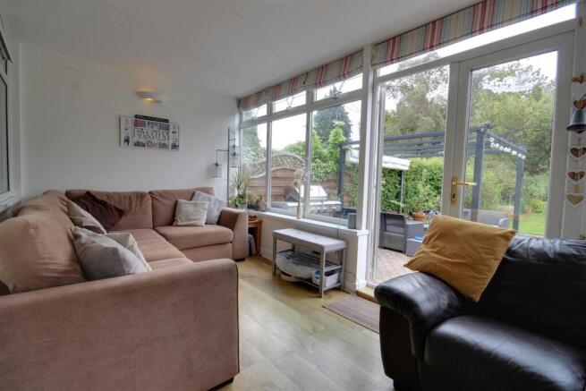 4 bed Semi-Detached for sale Image 10