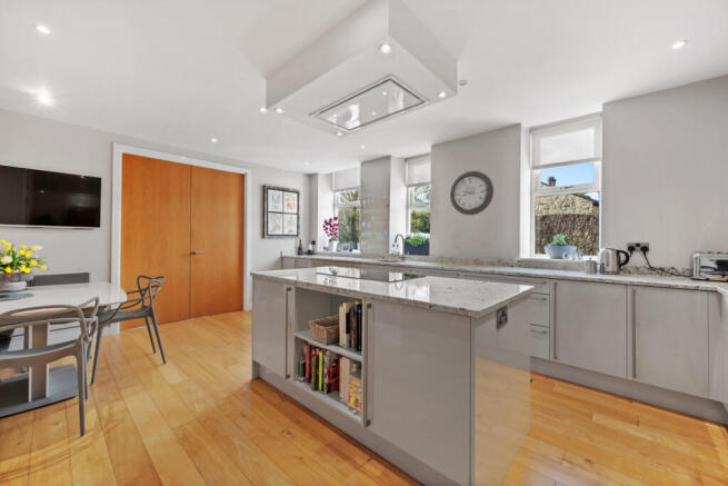 2 bed Apartment for sale Image 7