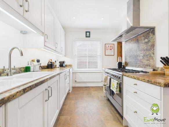 EweMove Estate Agents Basingstoke - Beaconsfield R