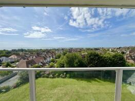 7, 24 St Peters Court, De La Warr Road, Bexhill-on-sea TN40 2JD