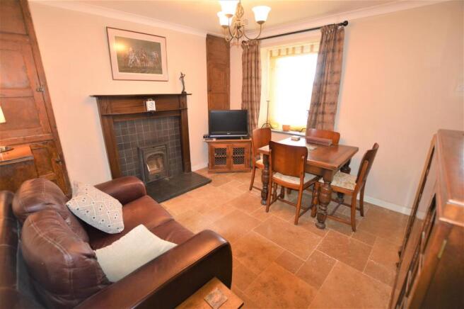 SITTING ROOM/DINING ROOM