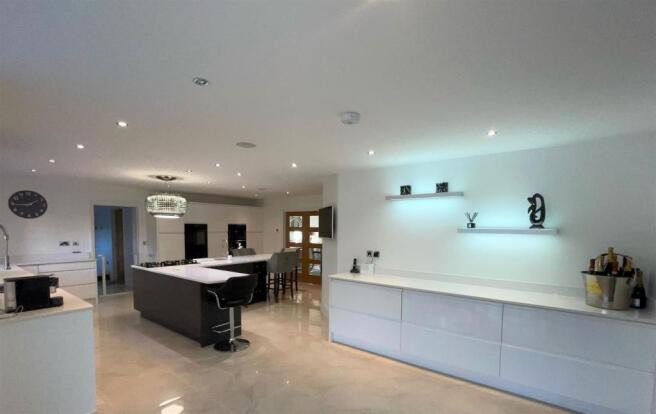 Kitchen2.jpg