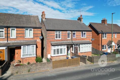 Wrecclesham Road, Farnham, Surrey, GU9 8TZ