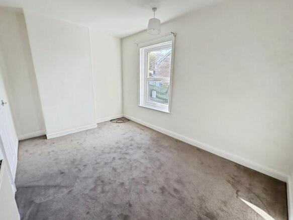 2 bed Terraced to rent Image 6