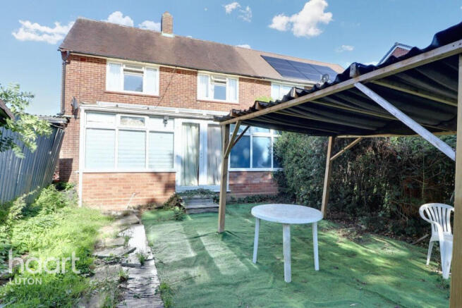 Cades Close, Luton photo 4