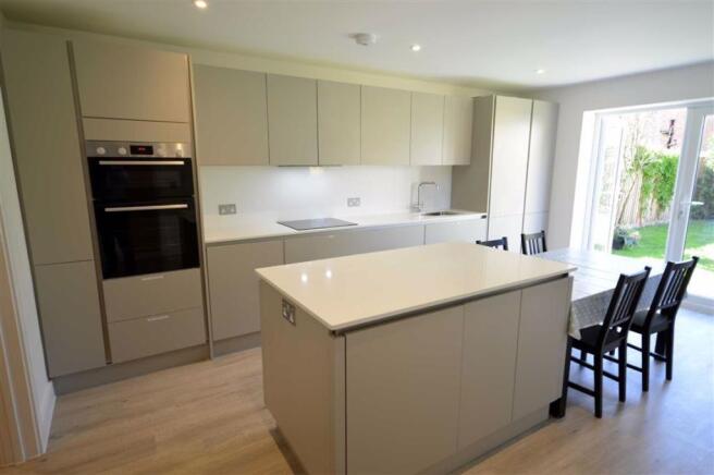 KITCHEN/BREAKFAST ROOM