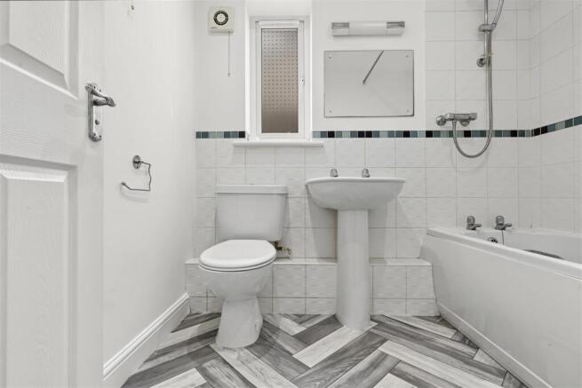 Bathroom 1_2.jpeg