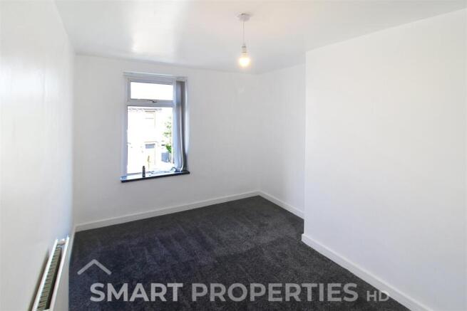 4 bed House to rent Image 9