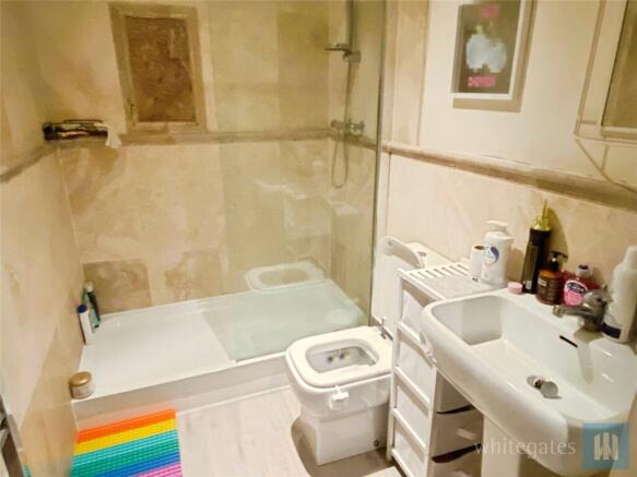 2 bed Apartment for sale Image 7