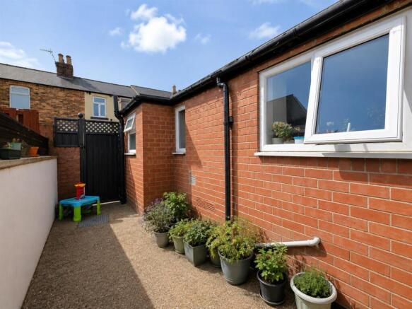 2 bed Terraced for sale Image 12