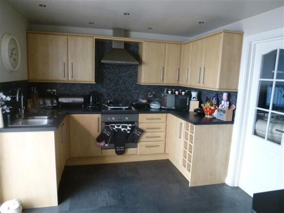 KITCHEN/BREAKFAST ROOM