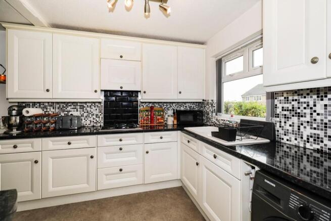 3 bed Semi-Detached for sale Image 6