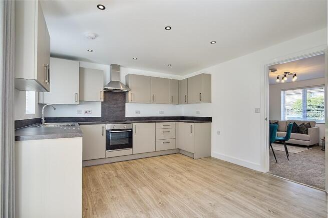 3 bed Semi-Detached for sale Image 6