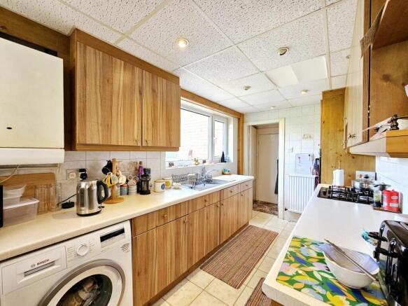 4 bed Semi-Detached for sale Image 5