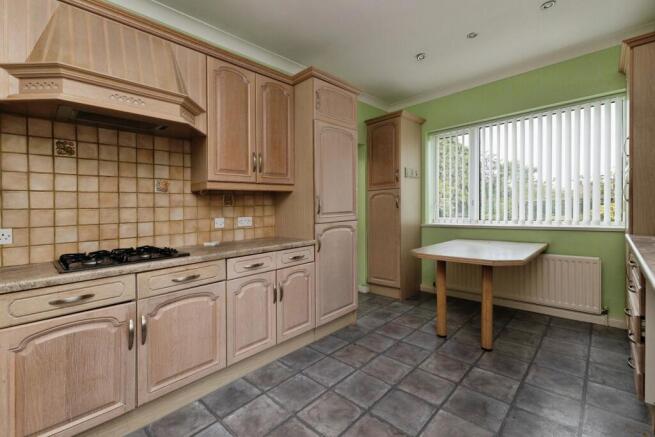 2 bed Semi-Detached Bungalow for sale Image 10