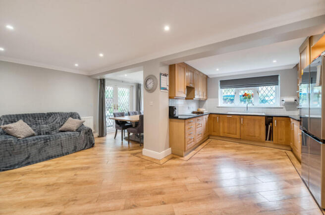 1380491-6-6914ac8...