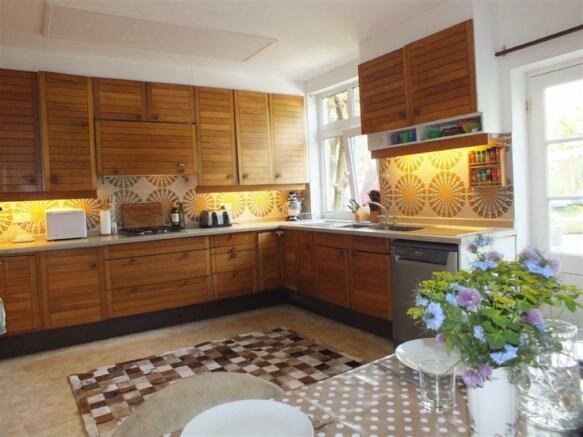 KITCHEN/BREAKFAST RO