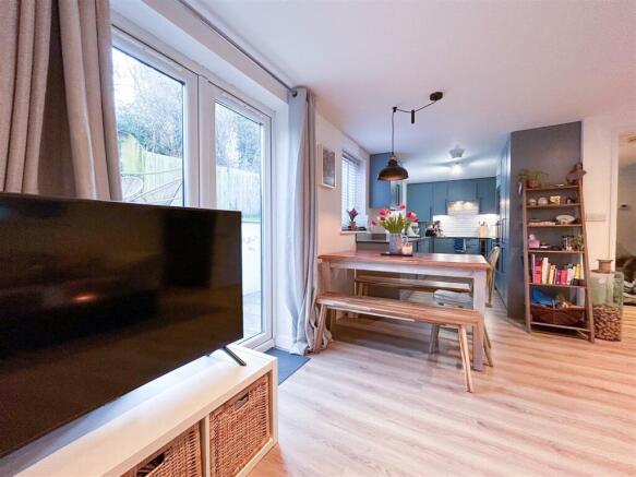 Kitchen/Dining Area
