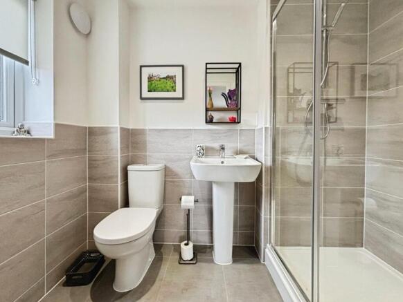 4 bed House for sale Image 12
