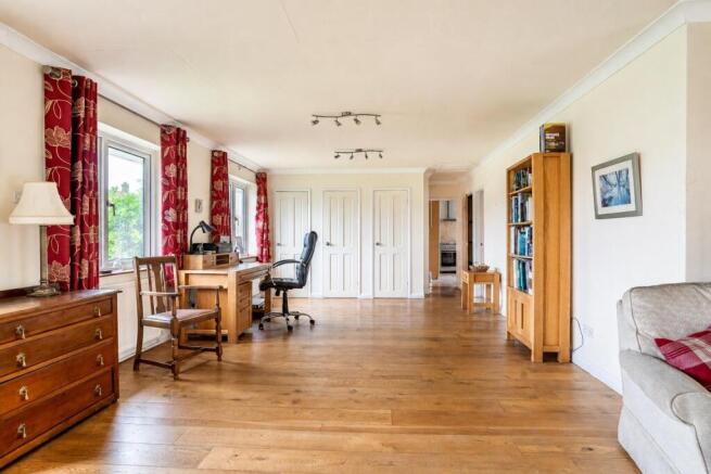 3 bed Bungalow for sale Image 9