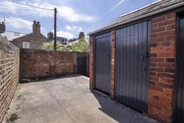 2 bed Terraced to rent Image 11