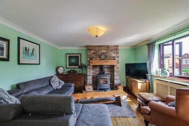 4 bed Detached for sale Image 6