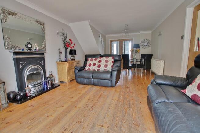 Lounge/Dining Room