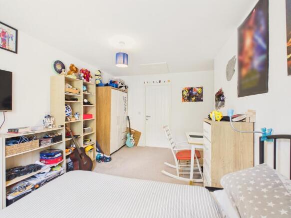 4 bed Semi-Detached for sale Image 10